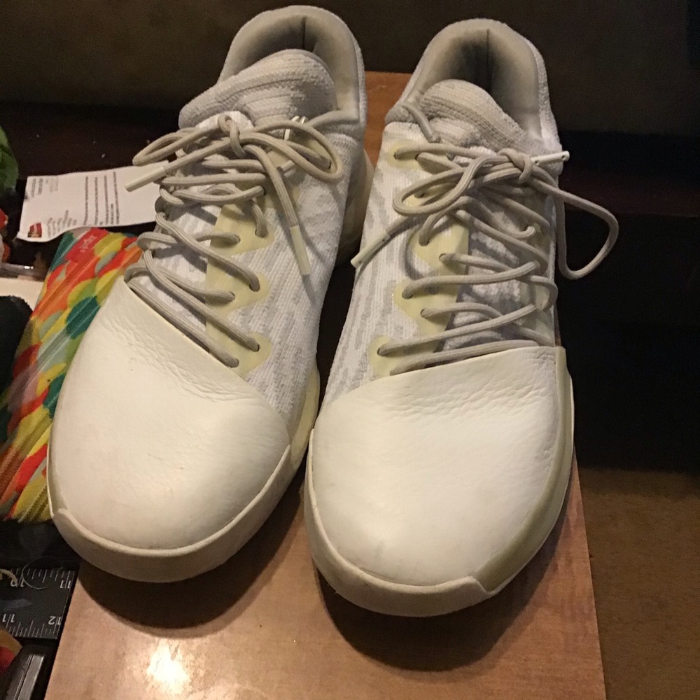 “Christmas” Volume 1 James Harden Adidas